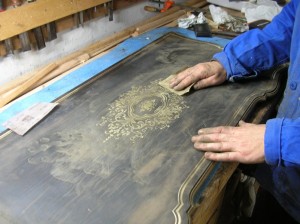 gommage-du-pateau-de-table-de-jeu