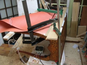 Réhydratation des colles anciennes à la nappe chauffante