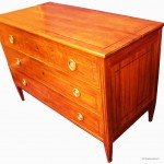 commode-en-noyer-louis-XVI